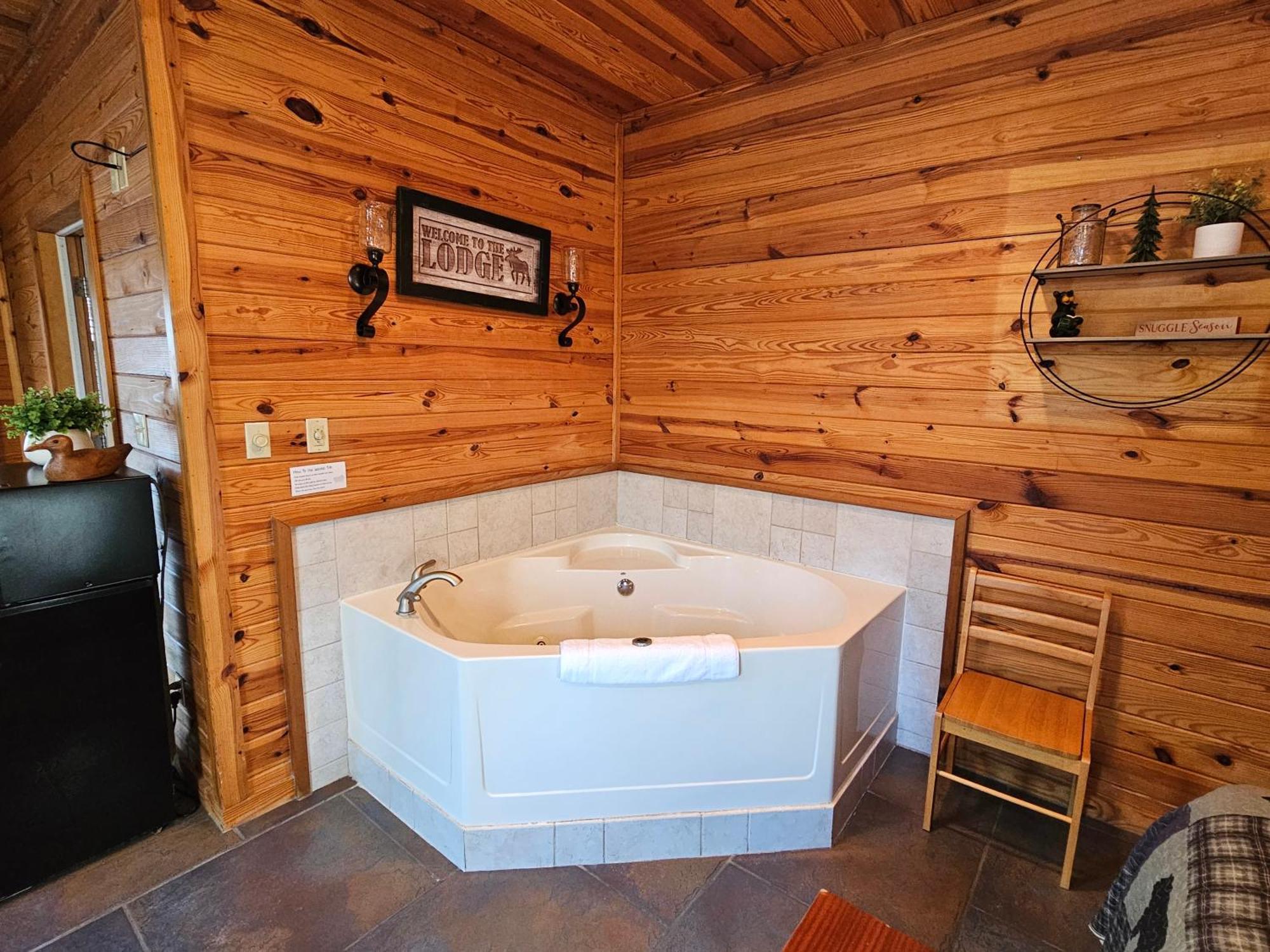 5 Min To Beaver Lake-King Bed-Fire Pit-Jetted Tub #2 Eureka Springs Exterior photo
